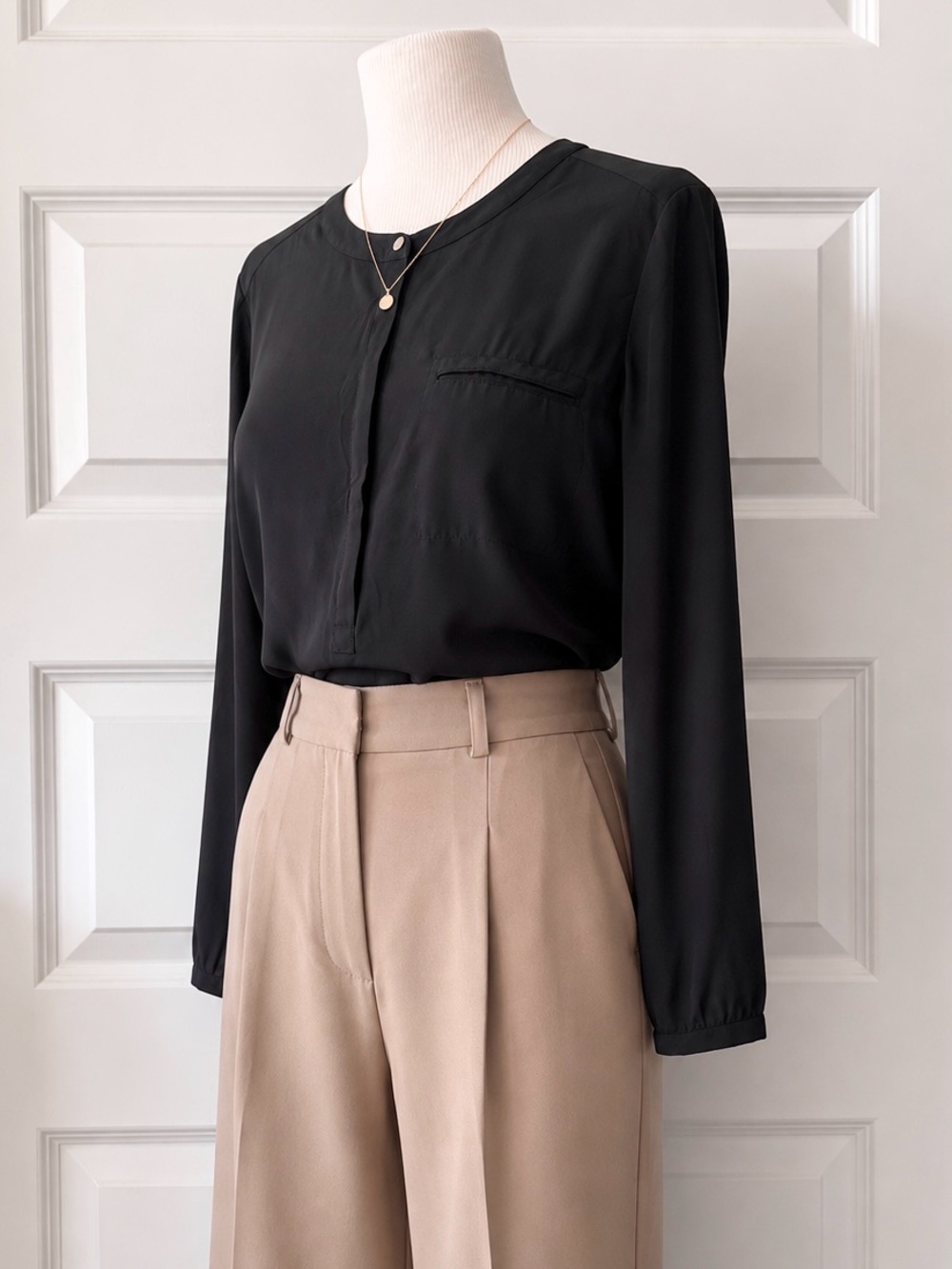 JM Collection Black Sheer Pleated Back Blouse Women’s Large